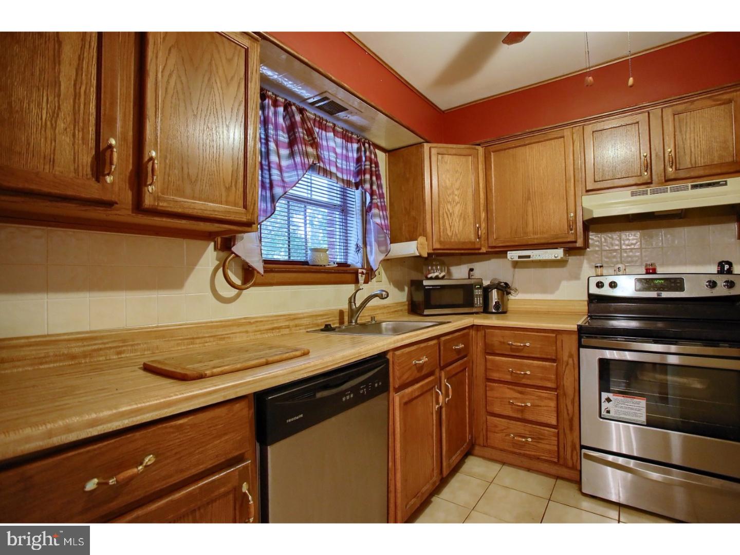 1213 Fox Run Reading, PA 19606 - Photo 14 of 22 Kitchen