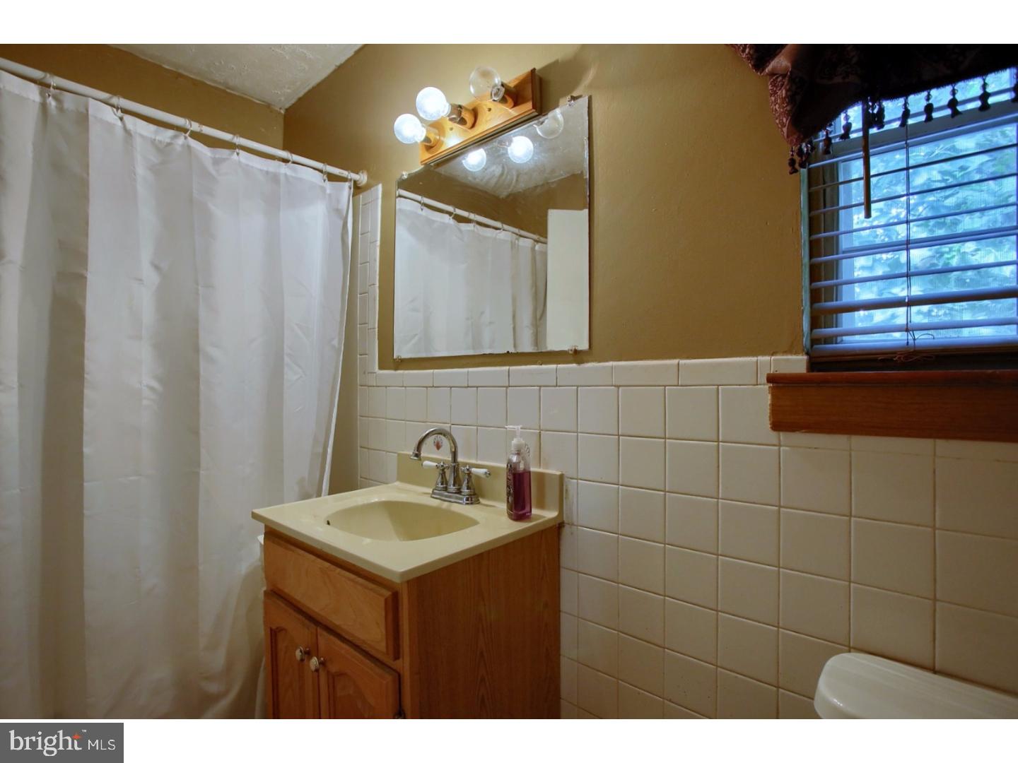 1213 Fox Run Reading, PA 19606 - Photo 18 of 22 Bathroom