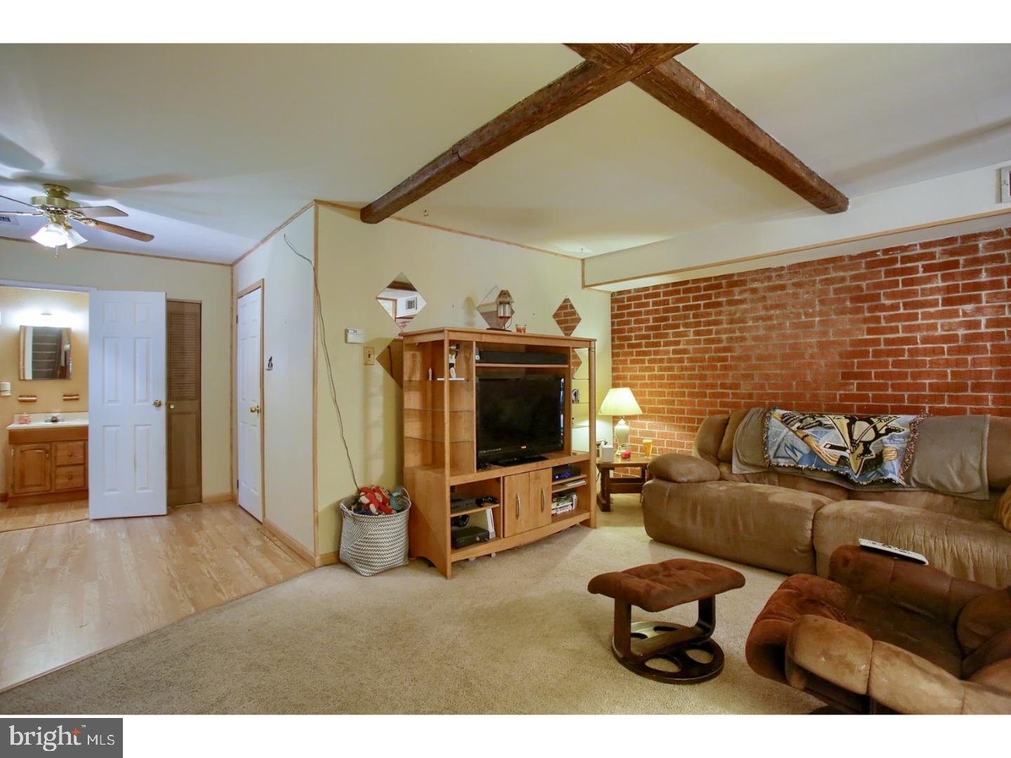 1213 Fox Run Reading, PA 19606 - Photo 3 of 22 Living Room