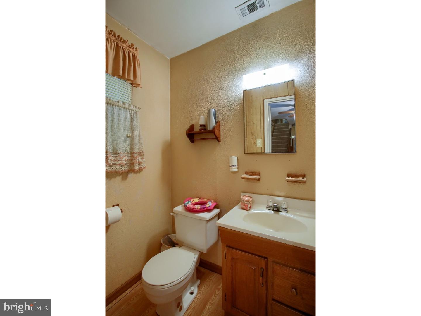 1213 Fox Run Reading, PA 19606 - Photo 5 of 22 Bathroom