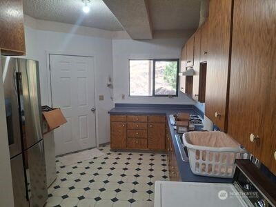 37896 Snake River Road Asotin, WA 99402 - Photo 9 of 23 a bathroom with a sink a toilet and shower