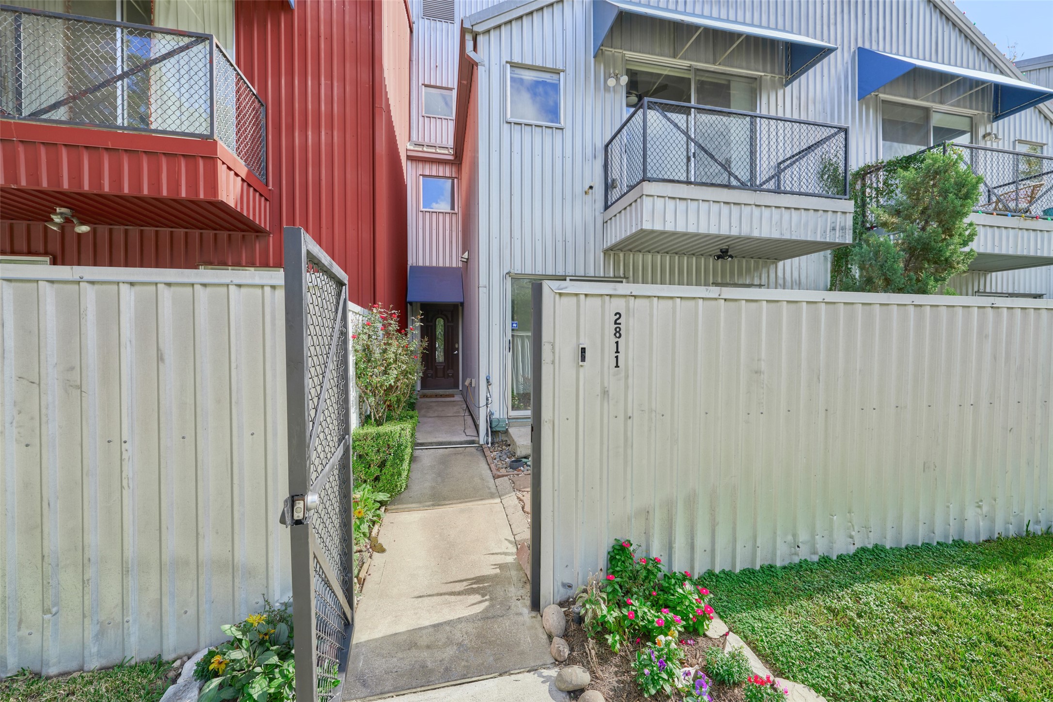 2811 Crawford Street Houston, TX 77004 - Photo 2 of 37 a view of small house with a yard