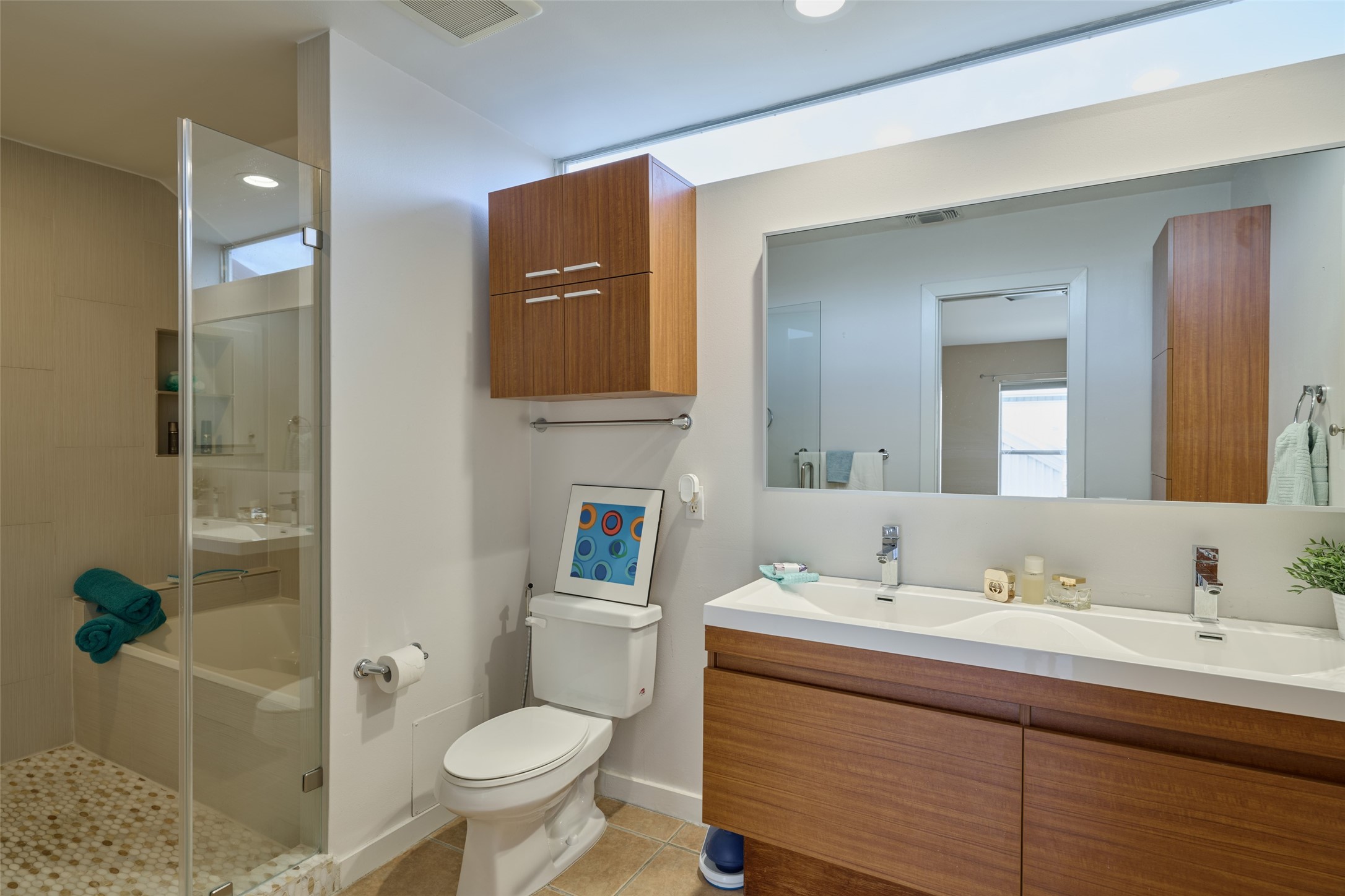 2811 Crawford Street Houston, TX 77004 - Photo 26 of 37 a bathroom with a sink toilet and shower