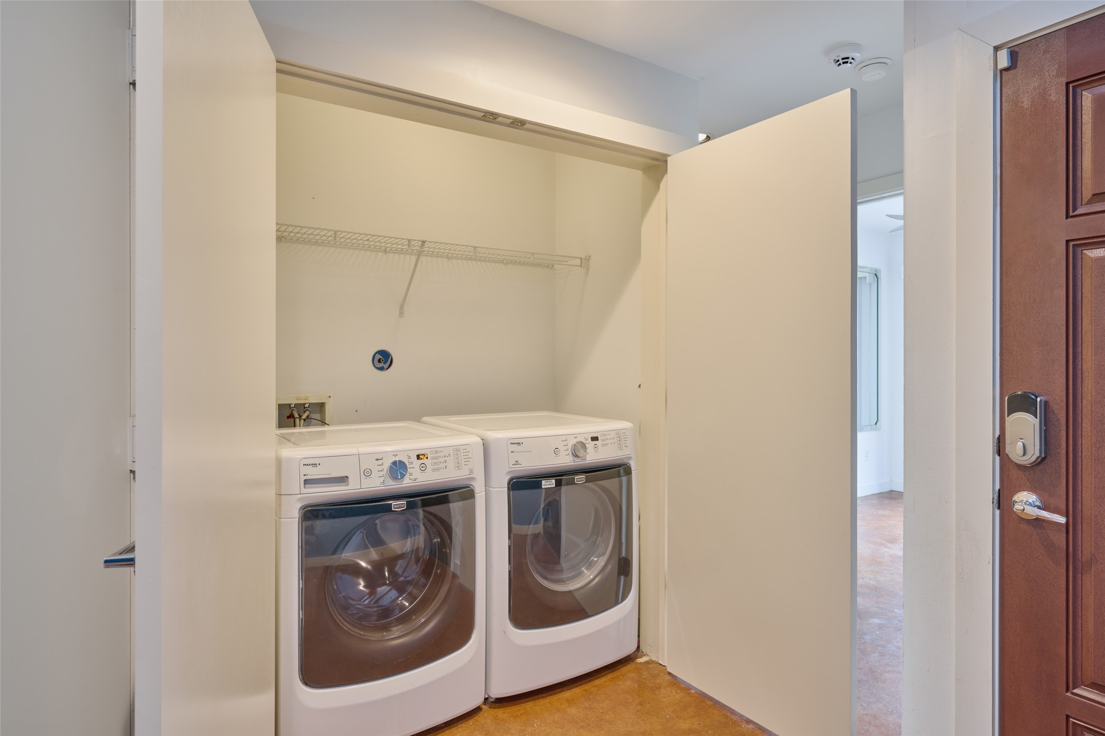 2811 Crawford Street Houston, TX 77004 - Photo 33 of 37 a utility room with dryer and washer