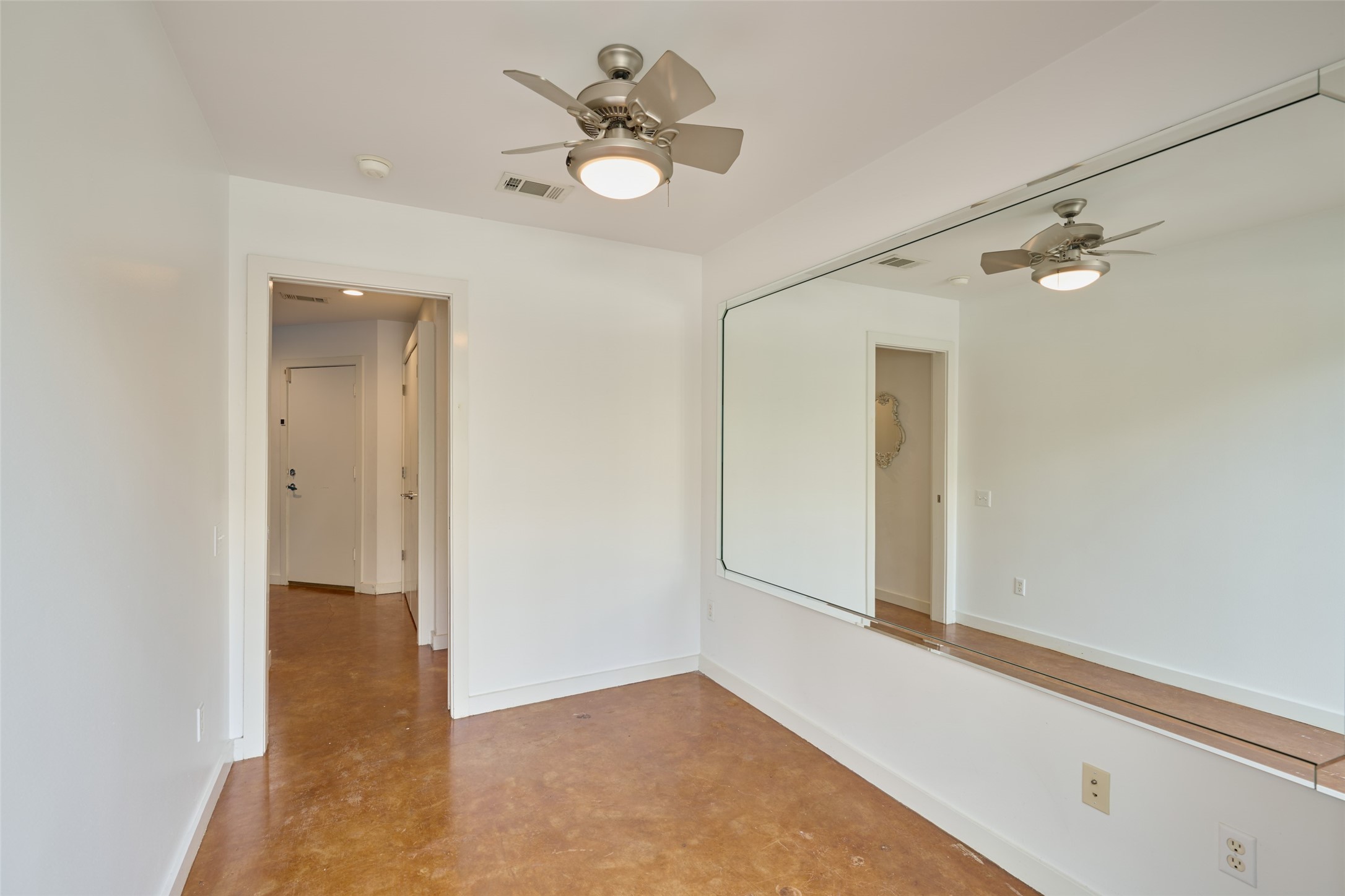 2811 Crawford Street Houston, TX 77004 - Photo 35 of 37 a view of an empty room