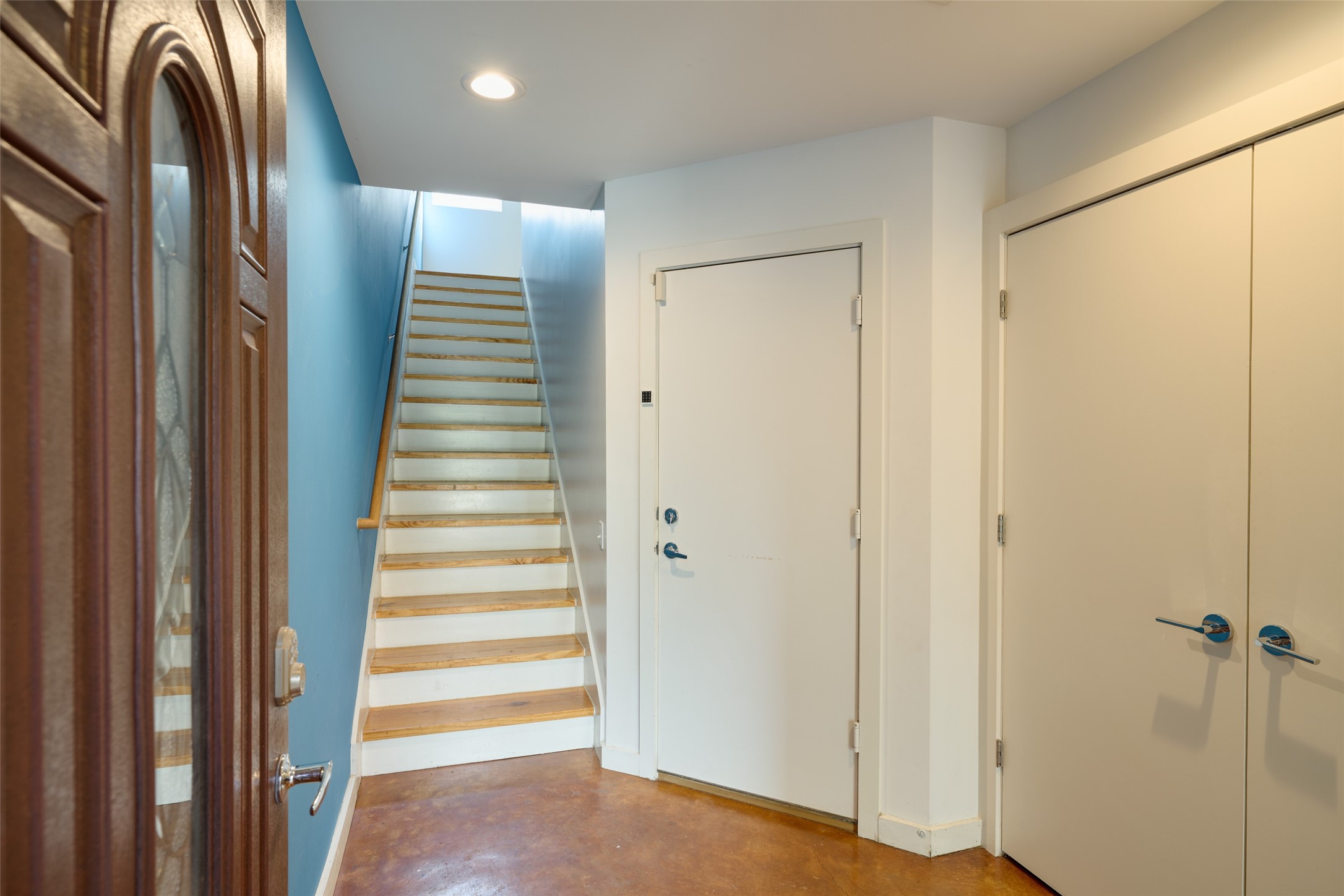 2811 Crawford Street Houston, TX 77004 - Photo 5 of 37 a view of closet area