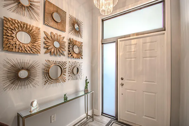 a view of entryway with furniture