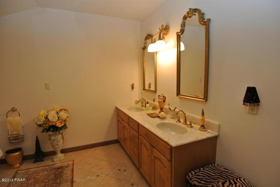 521 Gandolf Road Tamiment, PA 18371 - Photo 20 of 28 Gallery Image 20