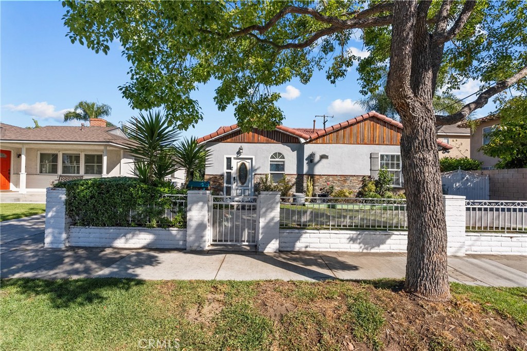 11648 Rives Avenue Downey, CA 90241 - Photo 9 of 58
