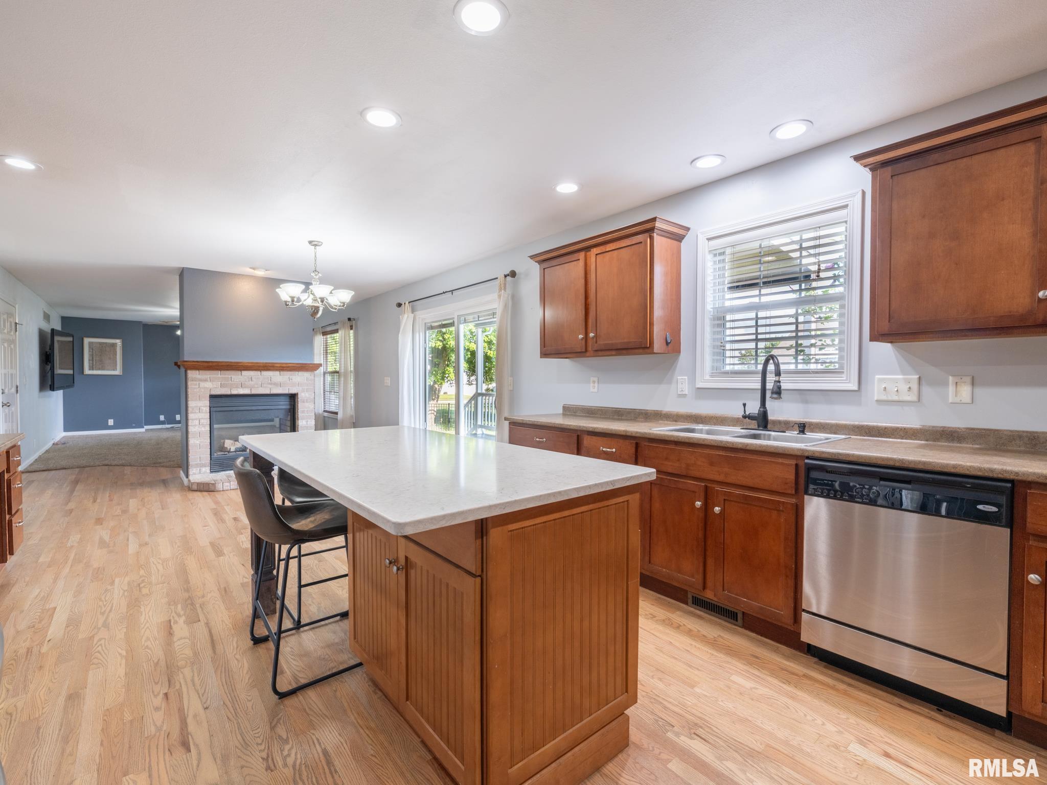 1604 Kingsbury Road Washington, IL 61571 - Photo 15 of 54 Gallery Image 15