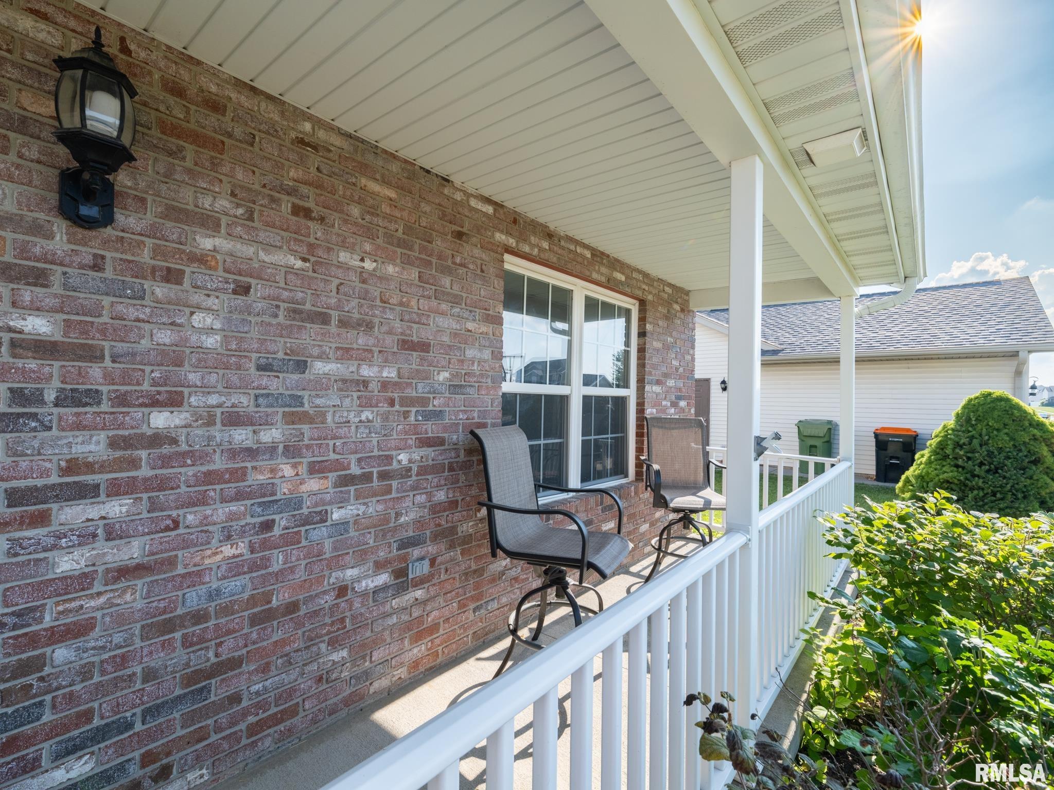 1604 Kingsbury Road Washington, IL 61571 - Photo 3 of 54 Gallery Image 3
