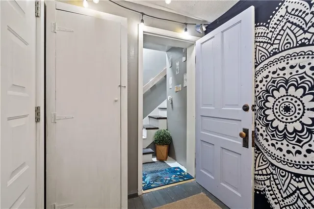 $500,000 | 3800 Roanoke Road, Kansas City, MO 64111