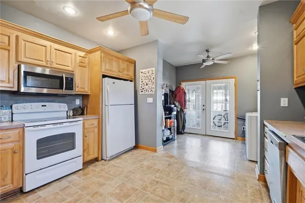 $460,000 | 3800 Roanoke Road, Kansas City, MO 64111