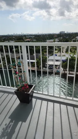 $1,850 | 2000 Northeast 135th Street, Unit 806, North Miami, FL 33181