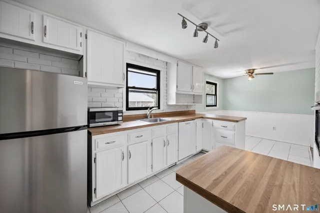 $399,000 | 122 Algonquin Drive, Wallingford, CT 06492