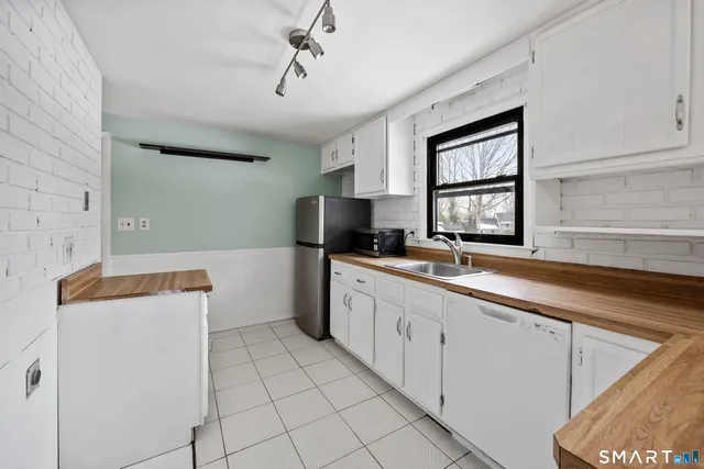 $399,000 | 122 Algonquin Drive, Wallingford, CT 06492