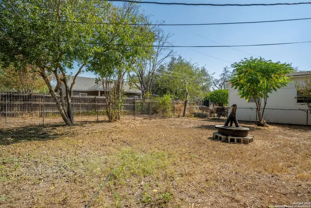 $230,000 | 1005 Simmons Avenue, Jourdanton, TX 78026