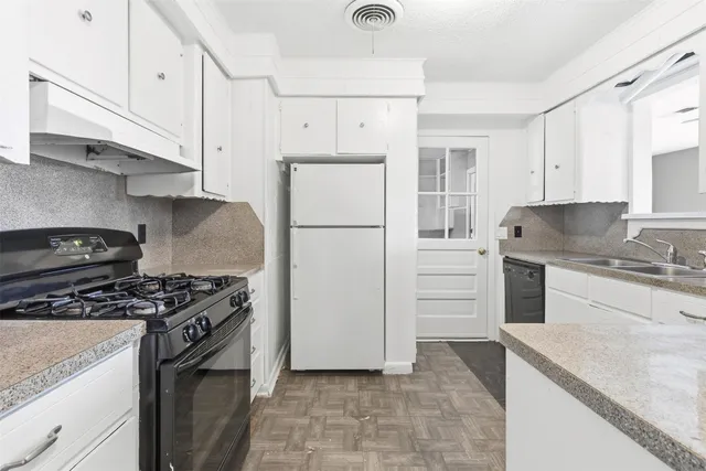 $1,599 | 344 Pennington Drive, Alvin, TX 77511