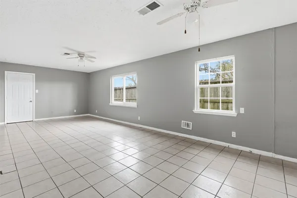$1,599 | 344 Pennington Drive, Alvin, TX 77511