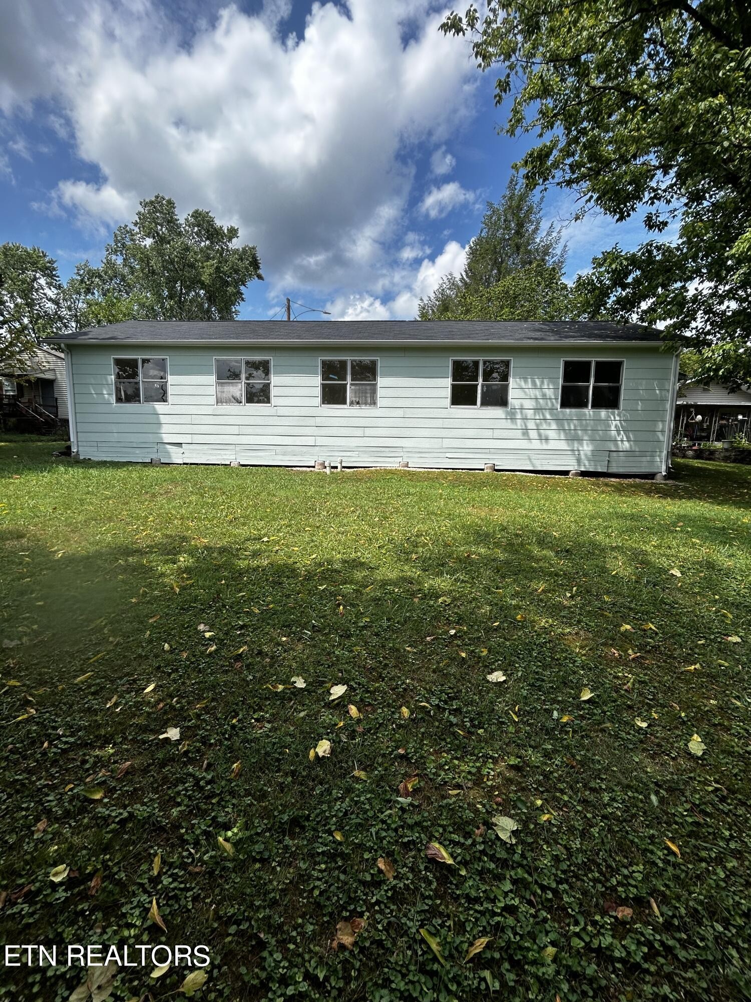 109 Hickory Place Oak Ridge, TN 37830 - Photo 3 of 23