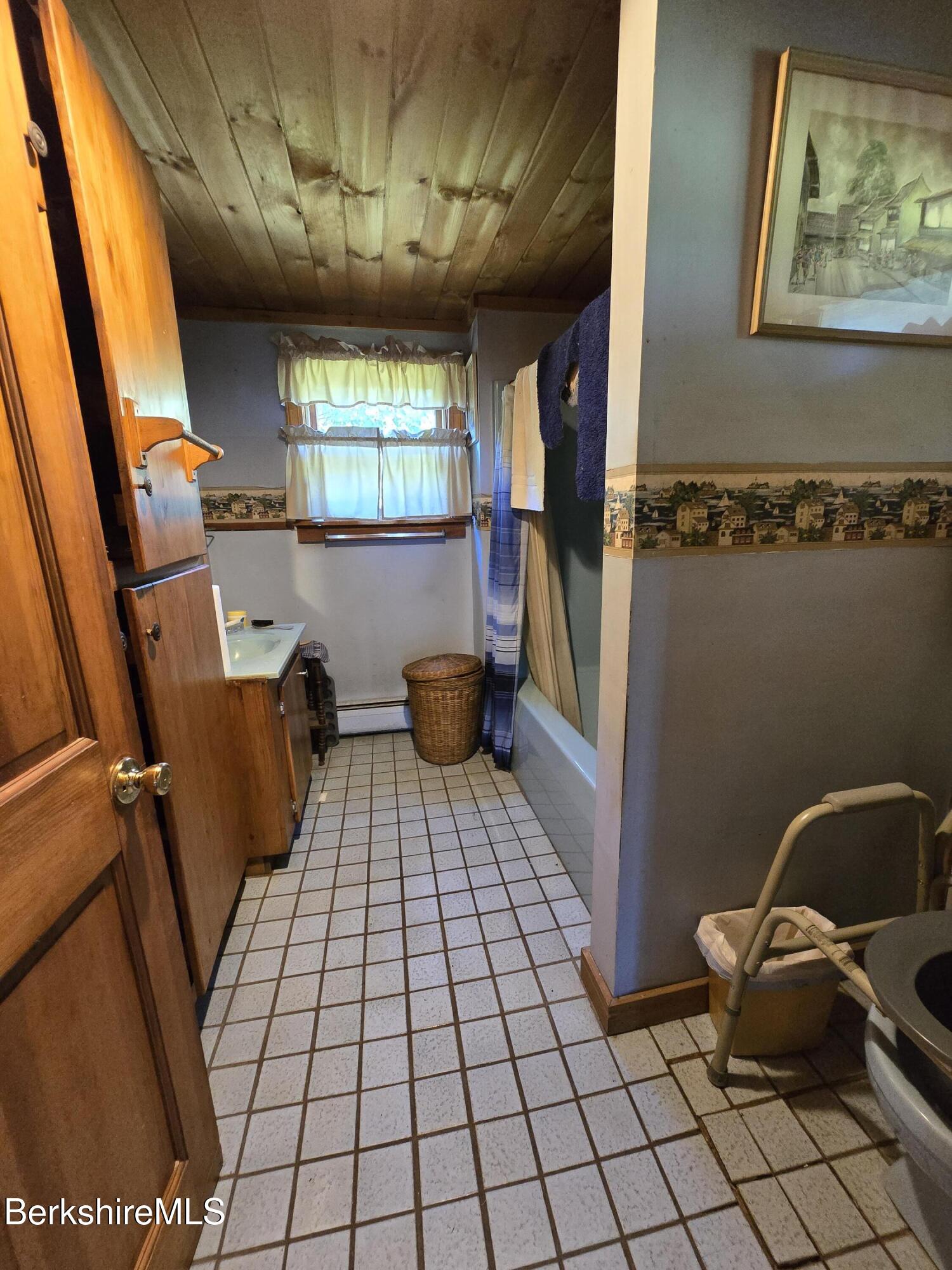 266 Robillard Road Stamford, VT 05352 - Photo 20 of 45 Bath full, 1st level