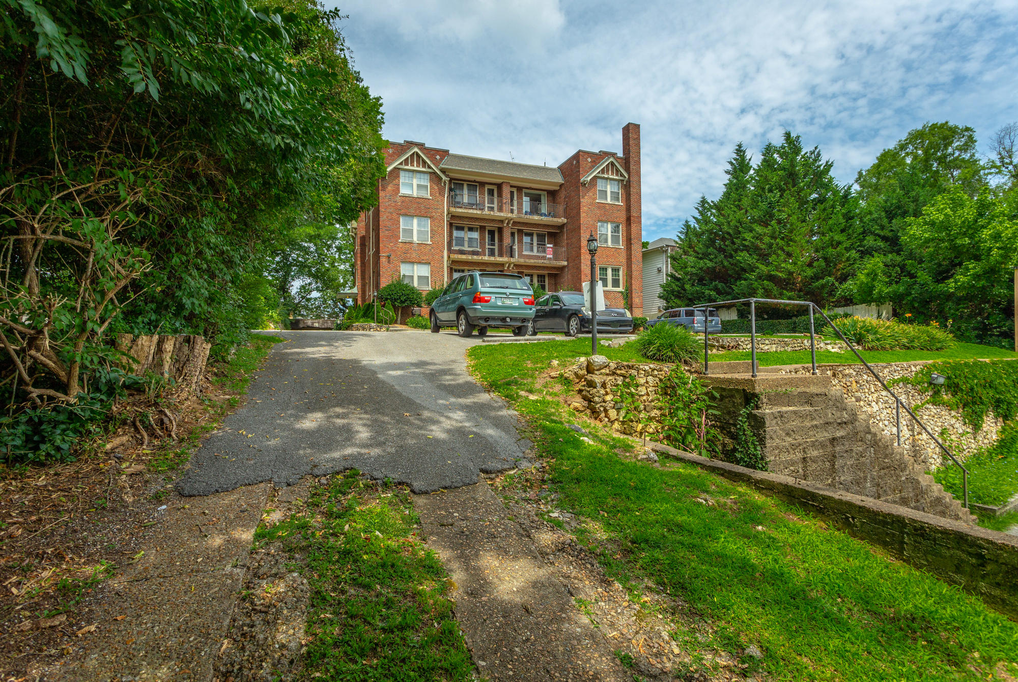 190 North Crest Road, Unit 3 Chattanooga, TN 37404 - Photo 3 of 27 190 N Crest Rd. #2 HD-54