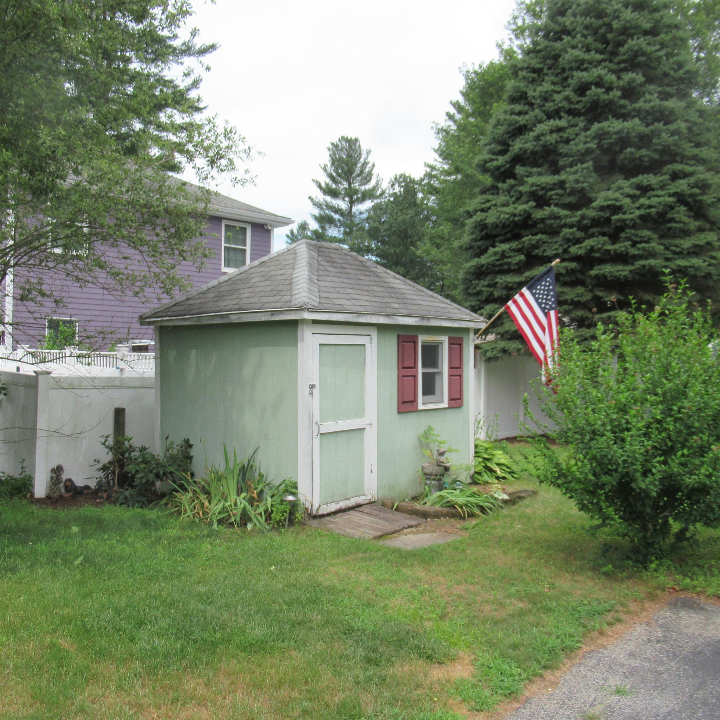 16 Eayers Pond Road Hudson, NH 03051 - Photo 4 of 45 Gallery Image 4