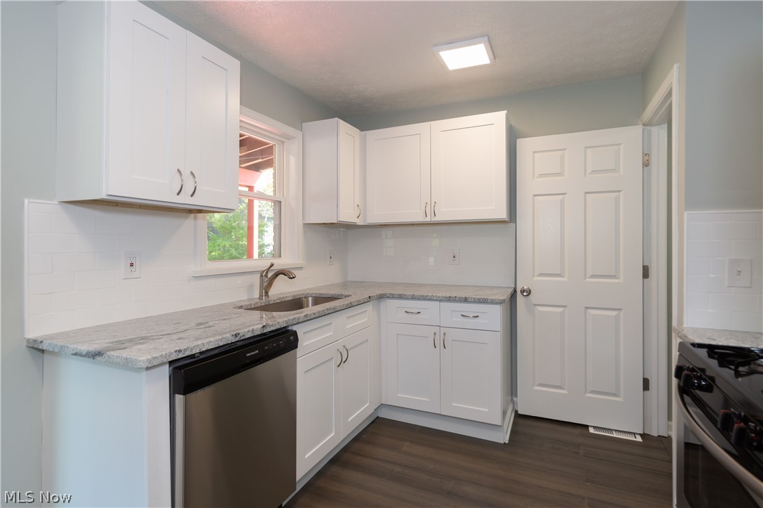 25965 Highland Road Cleveland, OH 44143 - Photo 6 of 26