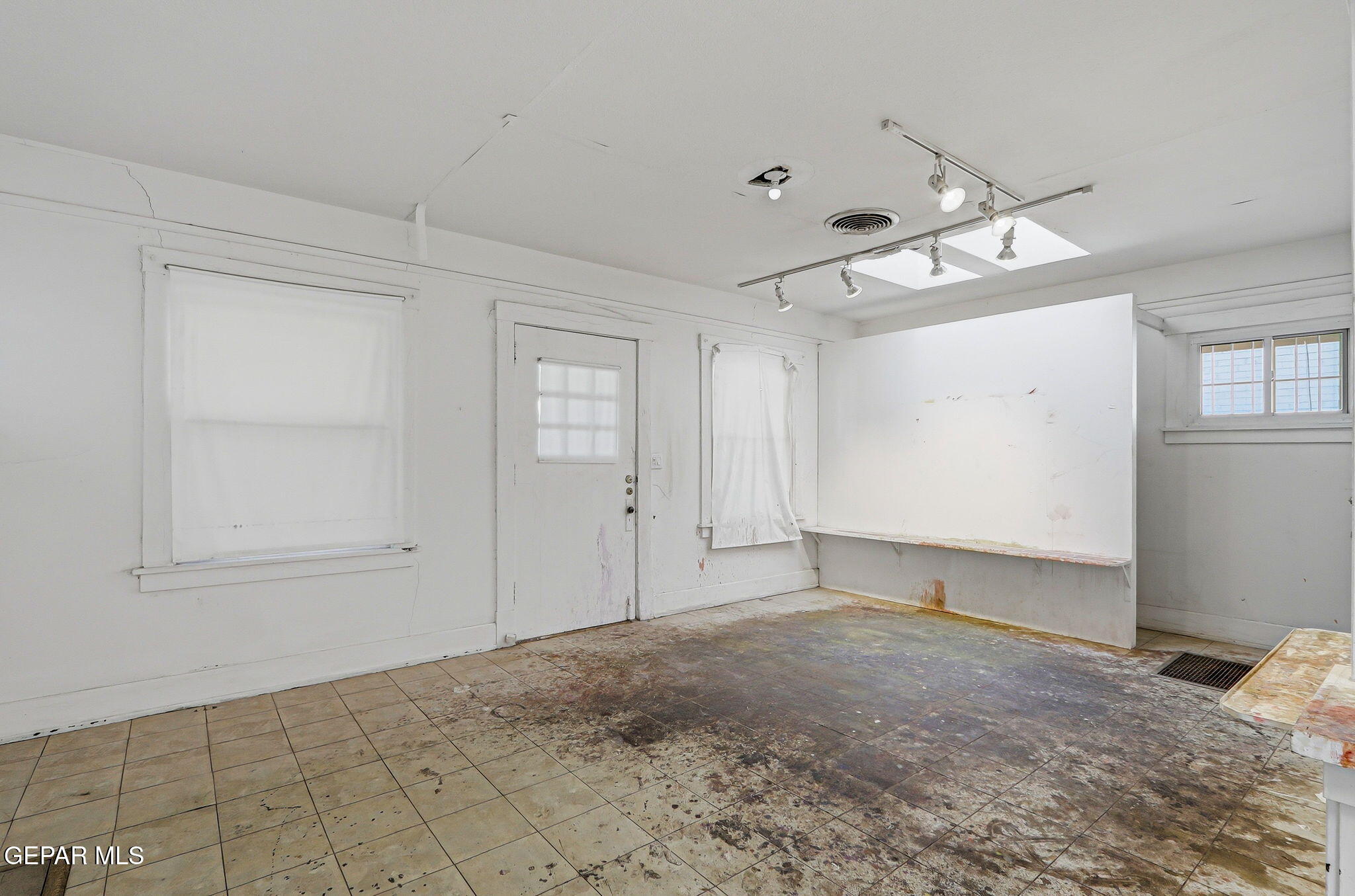 1008 East Rio Grande Avenue El Paso, TX 79902 - Photo 3 of 18 3-web-or-mls-IMG_2599