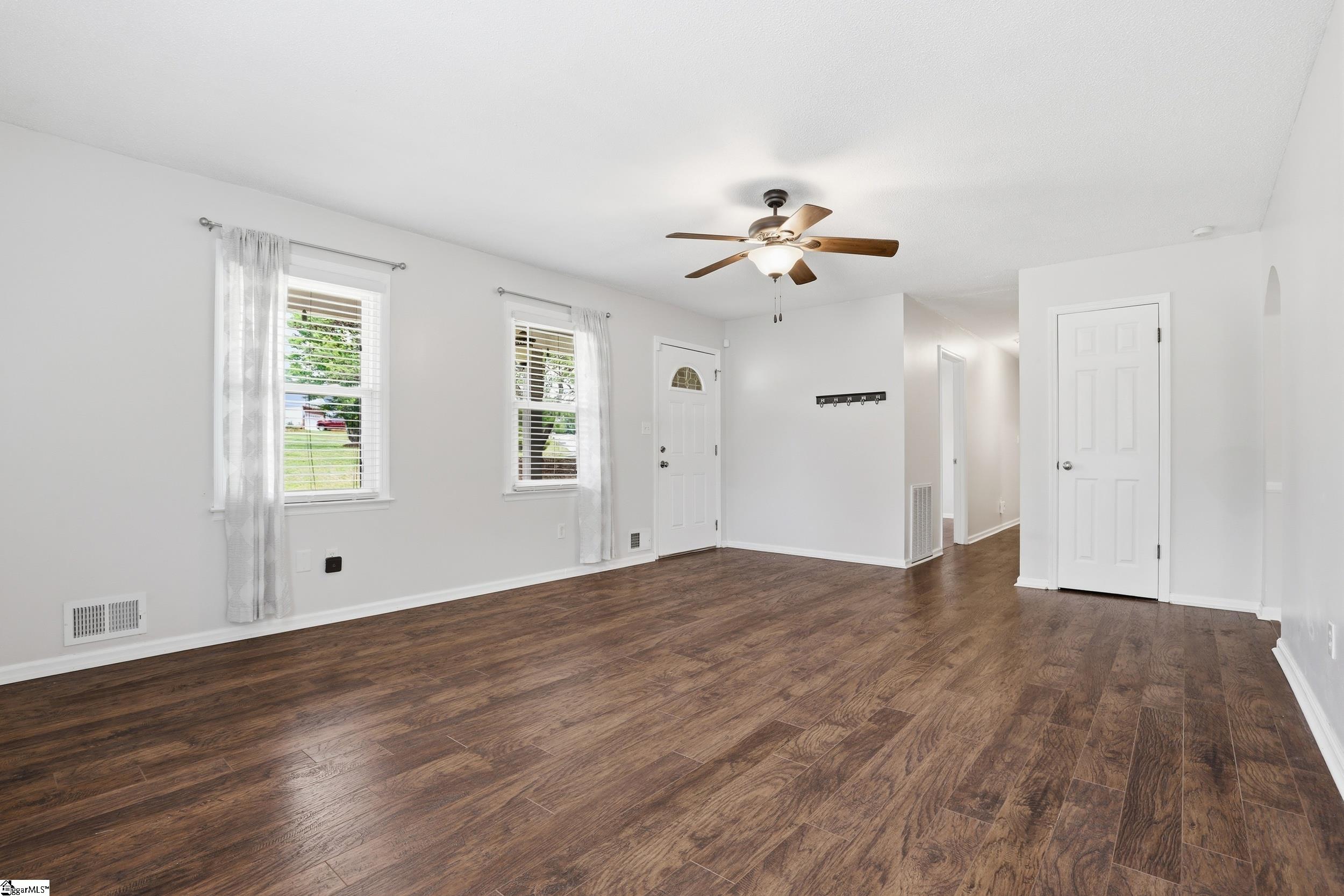 1045 Knollwood Acres Road Boiling Springs, SC 29316 - Photo 3 of 32