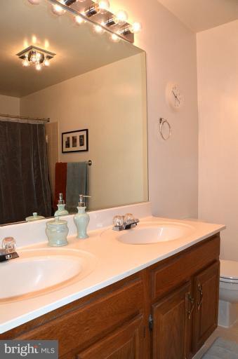 1410 Church Hill Place, Unit 1410 Reston, VA 20194 - Photo 19 of 26 Bath (Master)