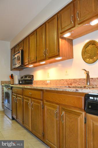 1410 Church Hill Place, Unit 1410 Reston, VA 20194 - Photo 21 of 26 Kitchen