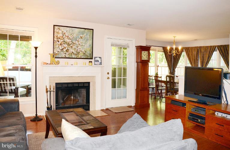 1410 Church Hill Place, Unit 1410 Reston, VA 20194 - Photo 6 of 26 Living Room