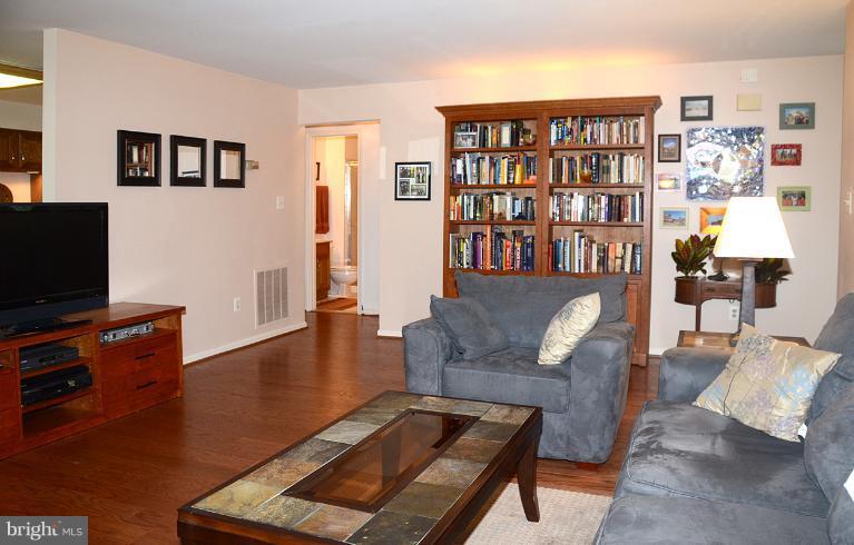 1410 Church Hill Place, Unit 1410 Reston, VA 20194 - Photo 9 of 26 Living Room