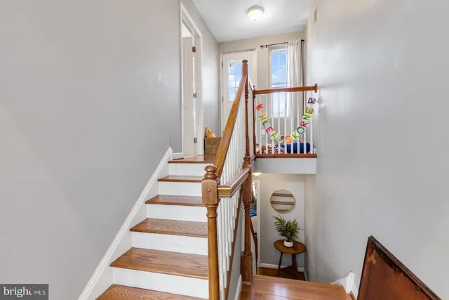 a view of entryway with a front door
