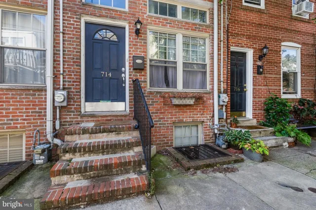 $2,550 | 714 Medina Street, Philadelphia, PA 19147