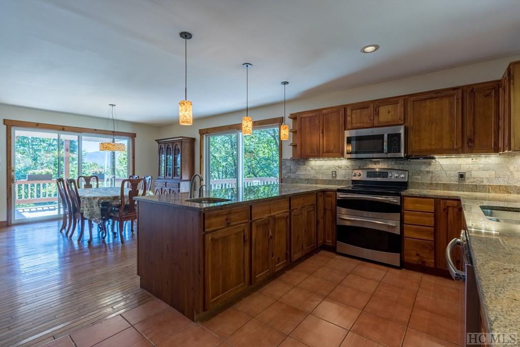 200 Rockledge Road Sapphire, NC 28774 - Photo 8 of 32 Gallery Image 8