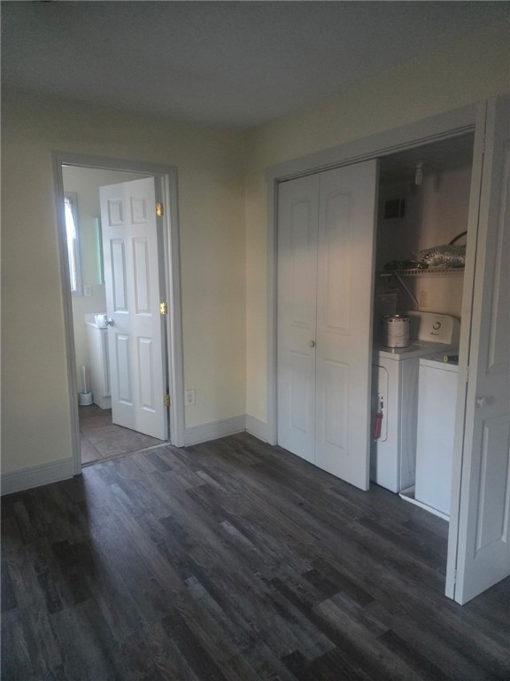 1051 Gage Drive Winder, GA 30680 - Photo 13 of 23 Left door leads to full bath. Washer/Dryer included.