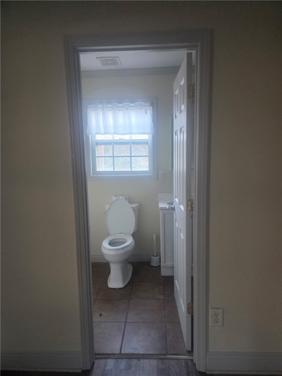 1051 Gage Drive Winder, GA 30680 - Photo 14 of 23 Entrance into full bath.