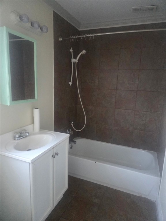 1051 Gage Drive Winder, GA 30680 - Photo 16 of 23 Single vanity with tub/shower combo.