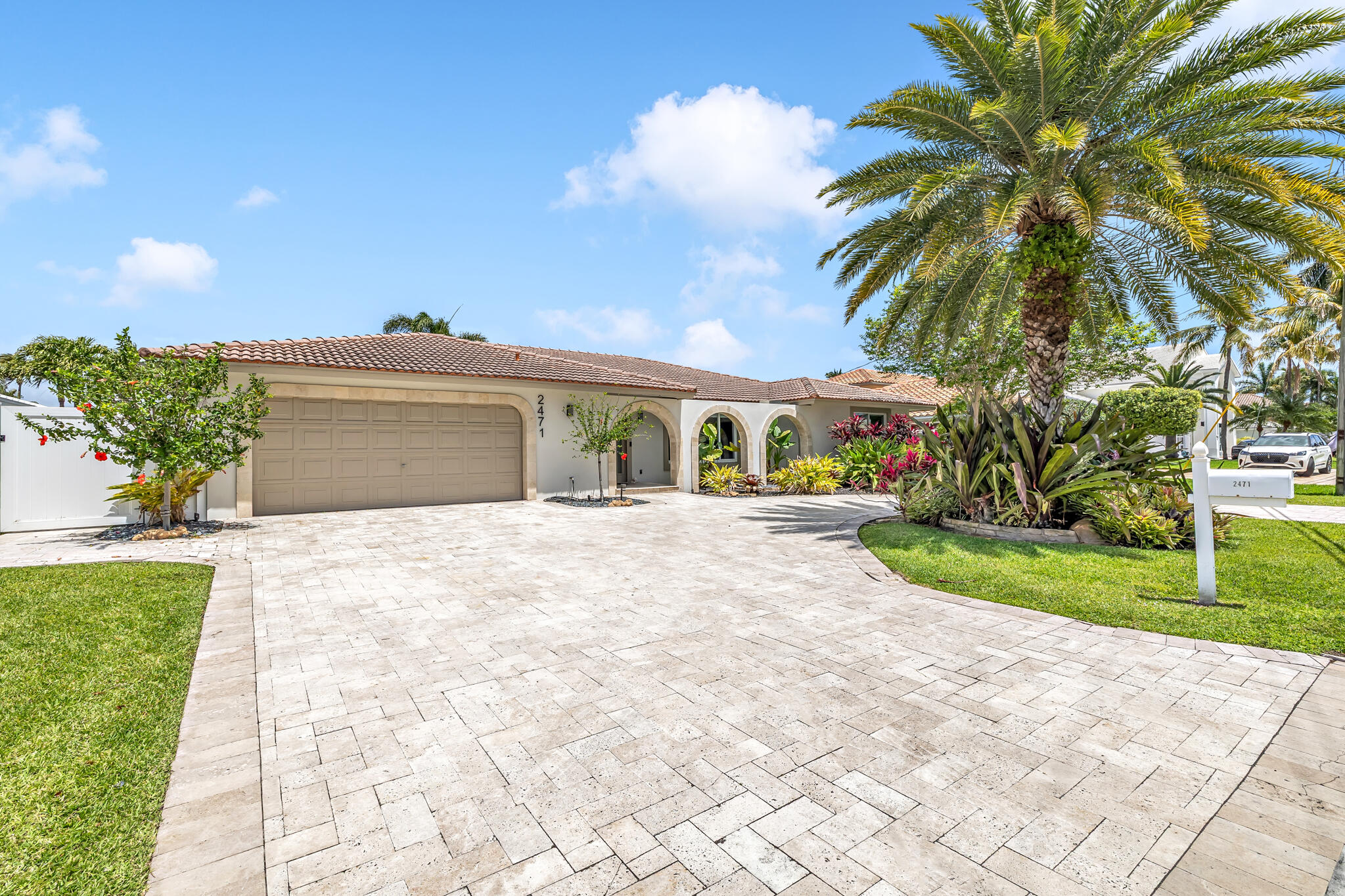 2471 Northeast 46th Street Lighthouse Point, FL 33064 - Photo 3 of 31 CG-3