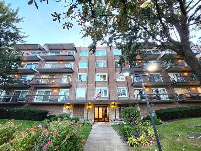 $290,000 | 9500 Washington Street, Unit 306, Niles, IL 60714