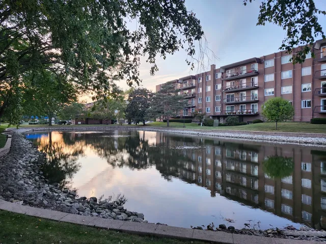 $290,000 | 9500 Washington Street, Unit 306, Niles, IL 60714