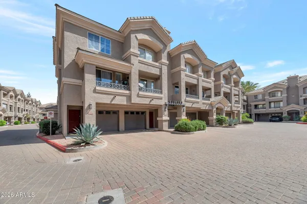 $284,900 | 4455 East Paradise Village Parkway South, Unit 1052, Phoenix, AZ 85032
