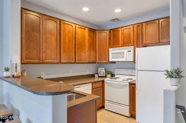 $284,900 | 4455 East Paradise Village Parkway South, Unit 1052, Phoenix, AZ 85032