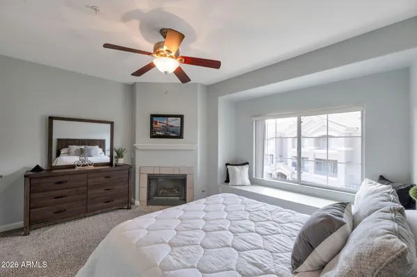 $284,900 | 4455 East Paradise Village Parkway South, Unit 1052, Phoenix, AZ 85032