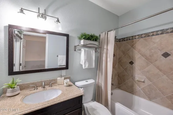 $284,900 | 4455 East Paradise Village Parkway South, Unit 1052, Phoenix, AZ 85032