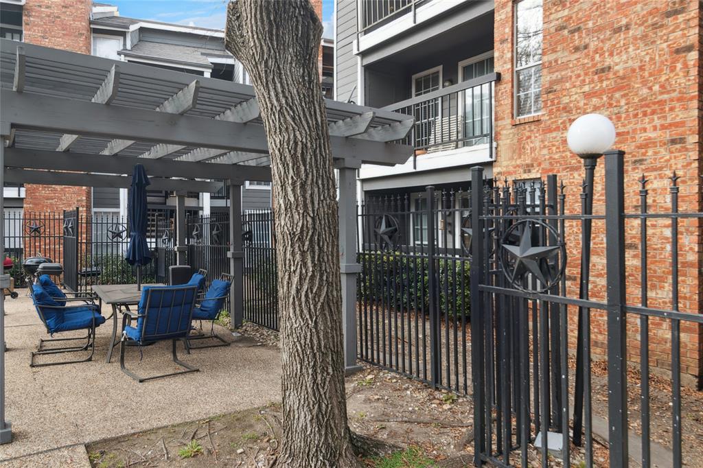 18333 Roehampton Drive, Unit 224 Dallas, TX 75252 - Photo 20 of 24 a view of a patio with table and chairs and potted plants
