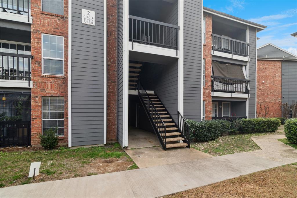 18333 Roehampton Drive, Unit 224 Dallas, TX 75252 - Photo 21 of 24 front view of a house with a yard