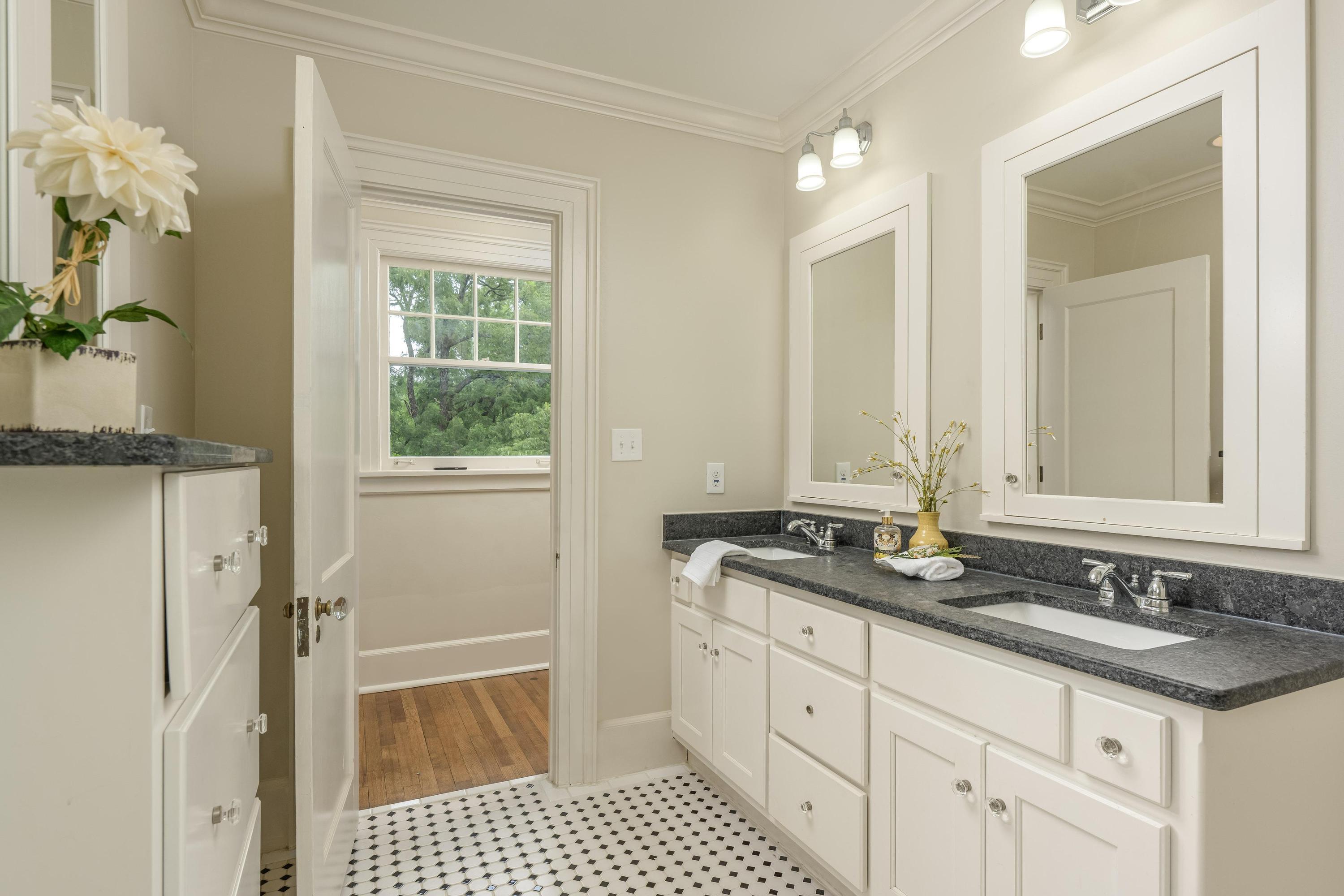 17 South Crest Road Chattanooga, TN 37404 - Photo 27 of 74 2022_07_July_17_S_Crest_Rd_0042